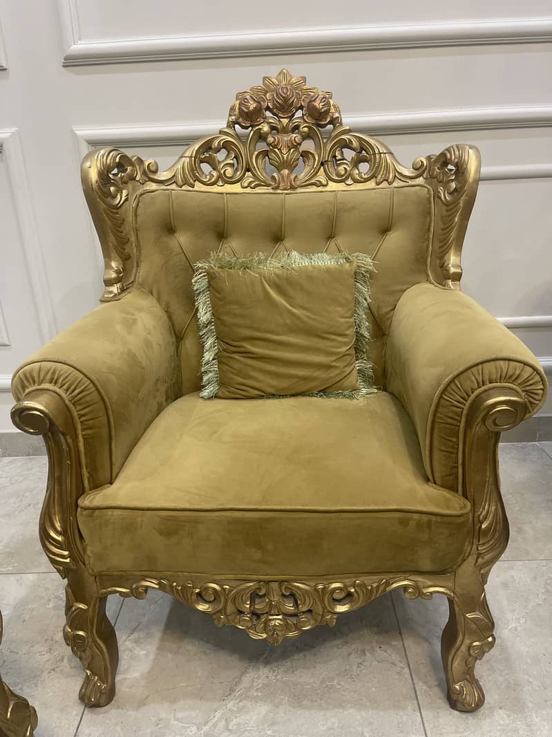 Chinoti sofa with Table 2
