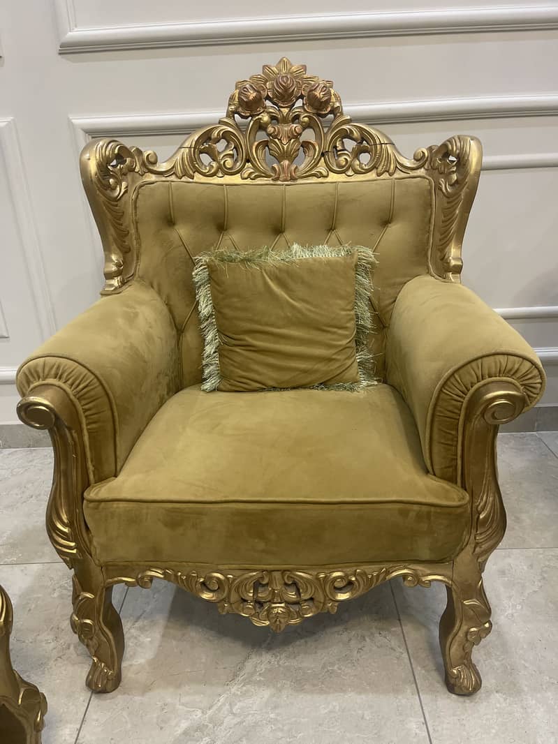 Chinoti sofa with Table 3