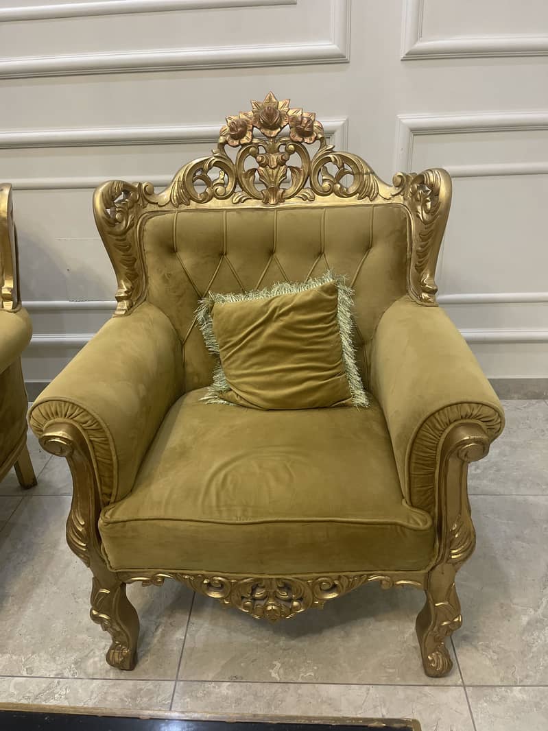 Chinoti sofa with Table 4