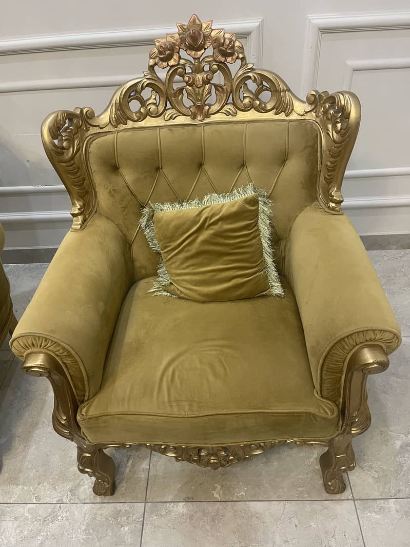 Chinoti sofa with Table 5