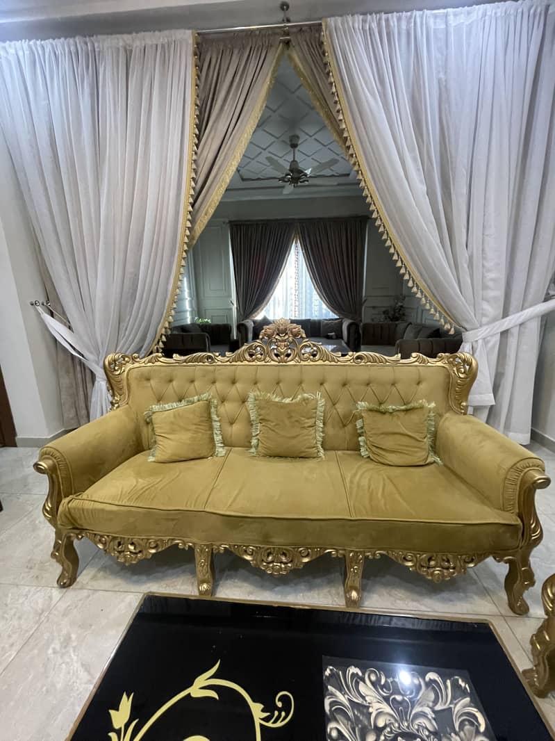 Chinoti sofa with Table 6