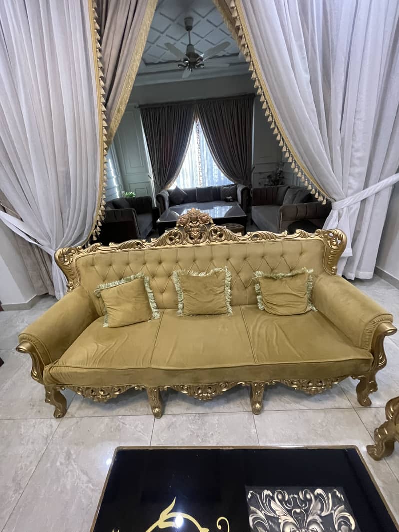 Chinoti sofa with Table 7