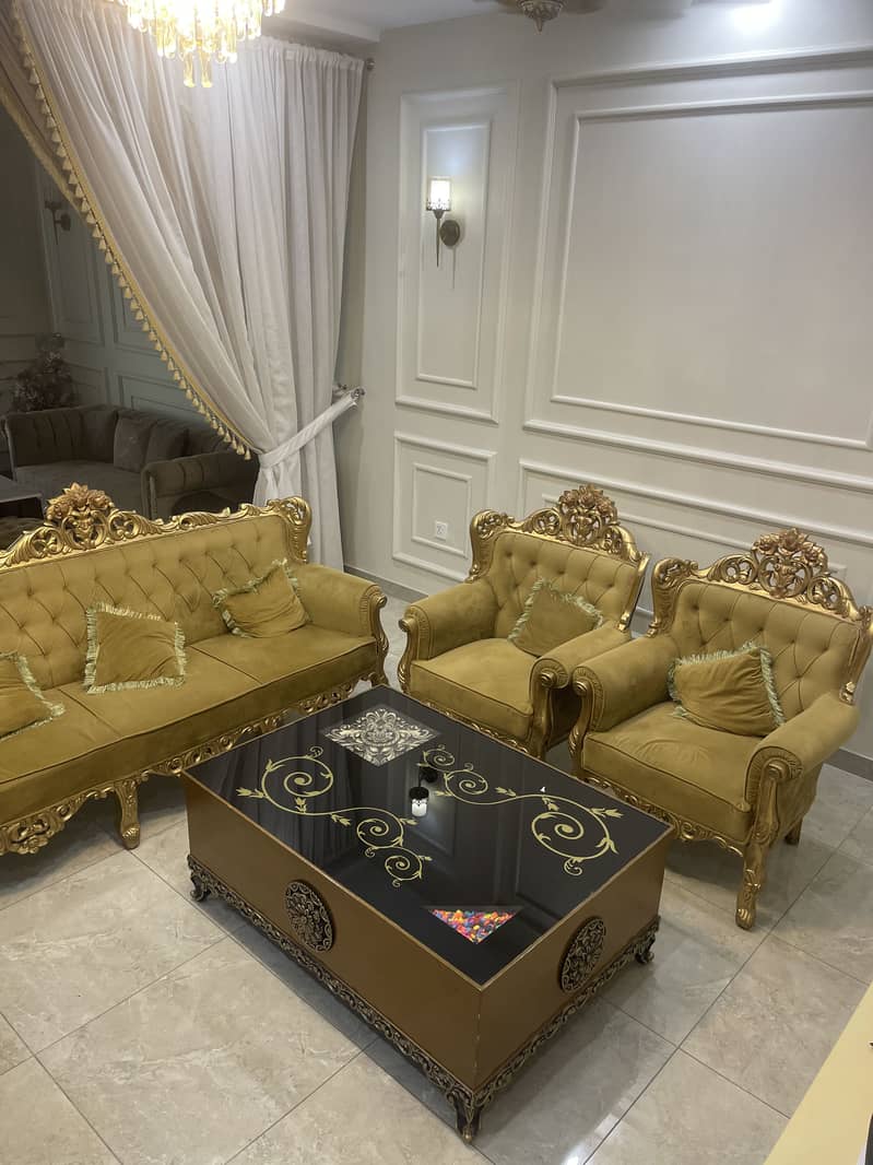 Chinoti sofa with Table 8