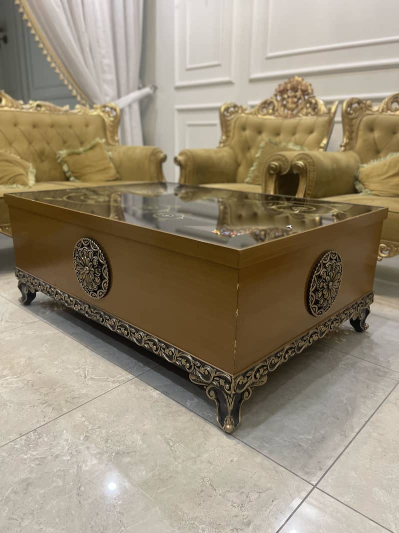 Chinoti sofa with Table 9