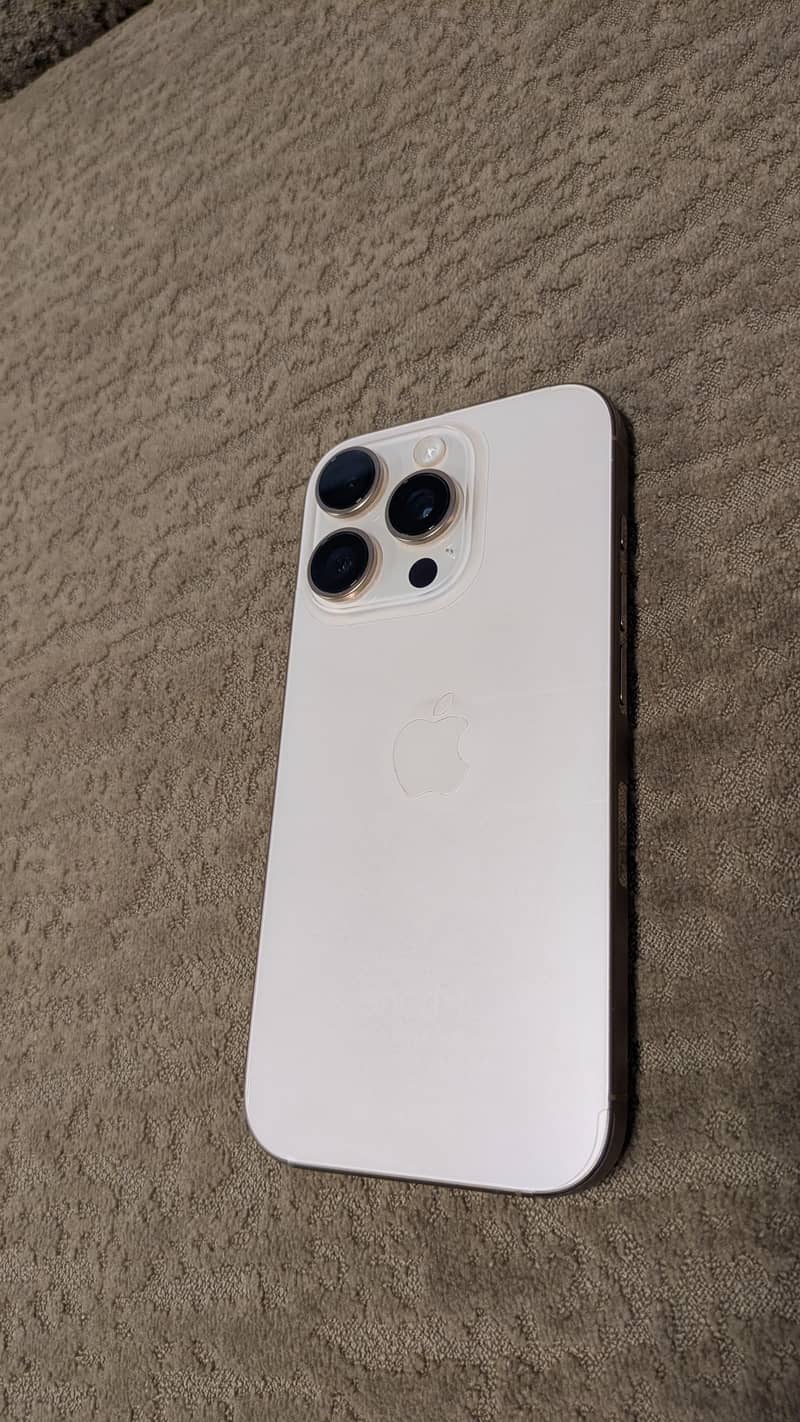 Apple iPhone 16 Pro 0