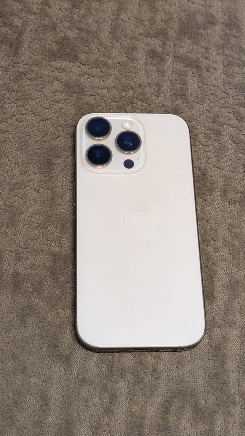 Apple iPhone 16 Pro 1