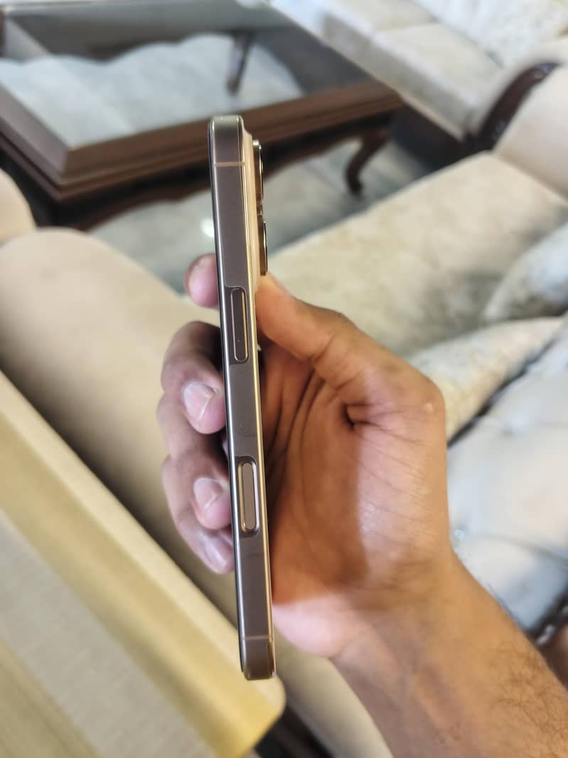 Apple iPhone 16 Pro 6