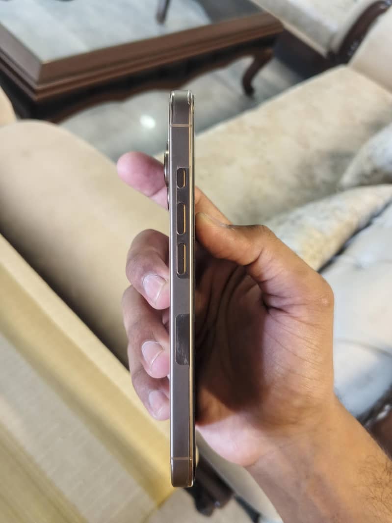 Apple iPhone 16 Pro 7