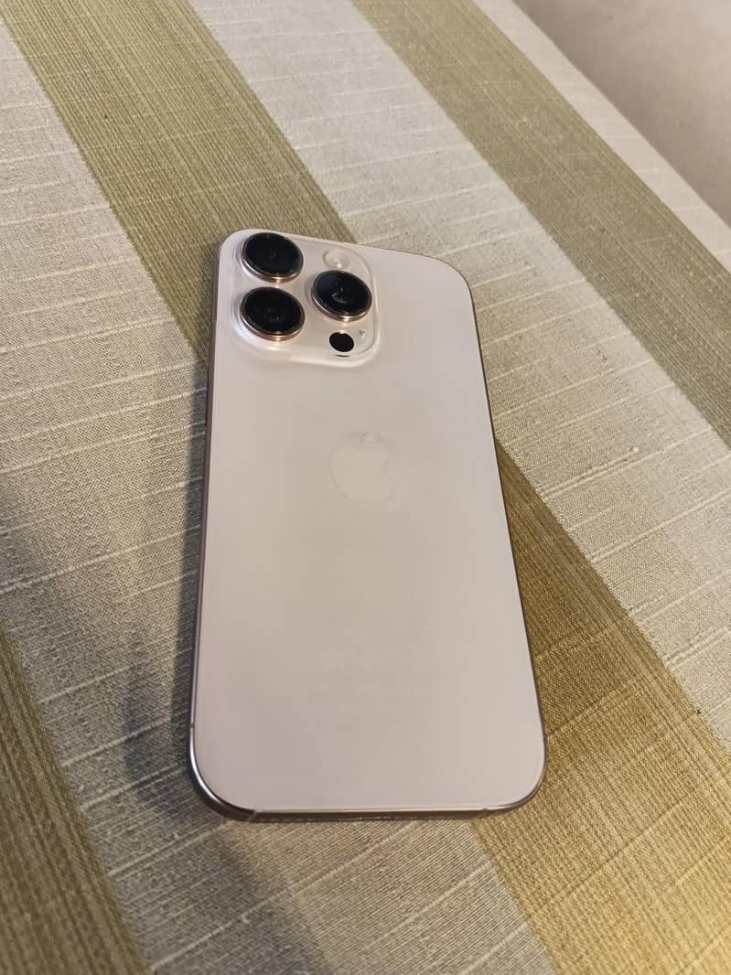 Apple iPhone 16 Pro 8