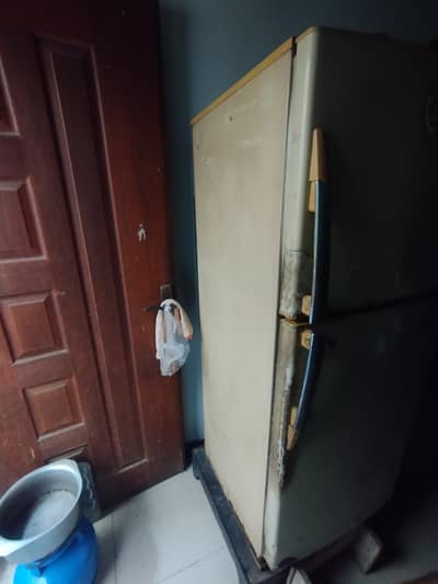 used fridge for sale 20000/- pkr