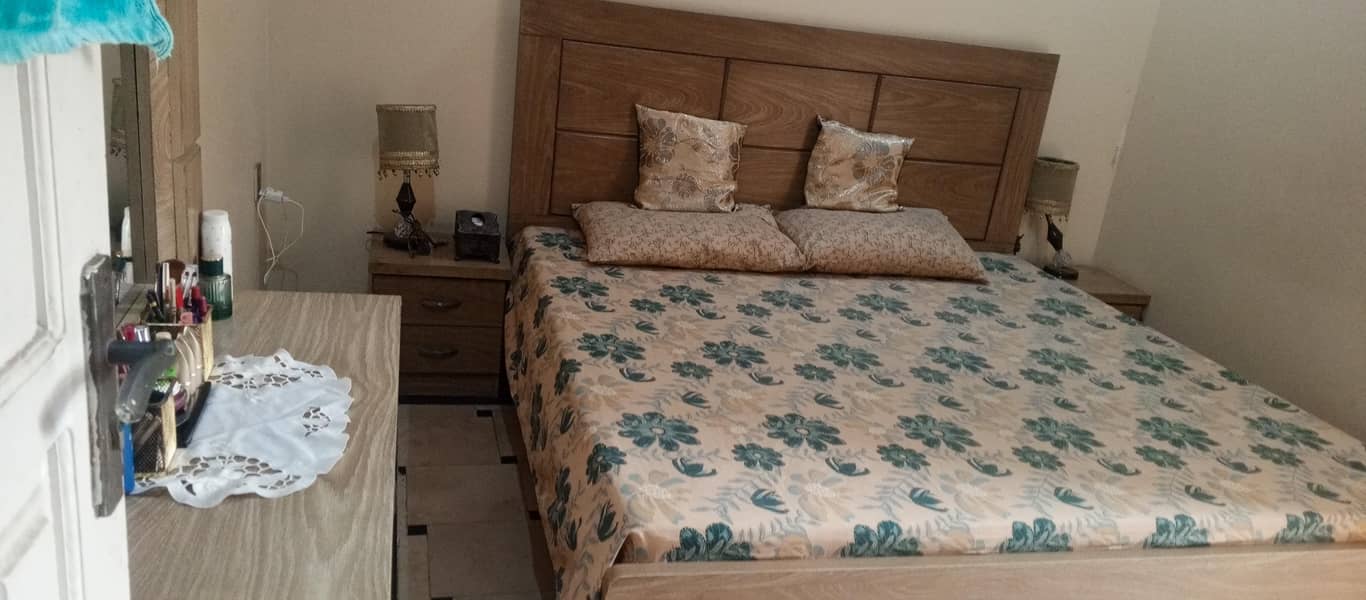 4 piece  bed set 0