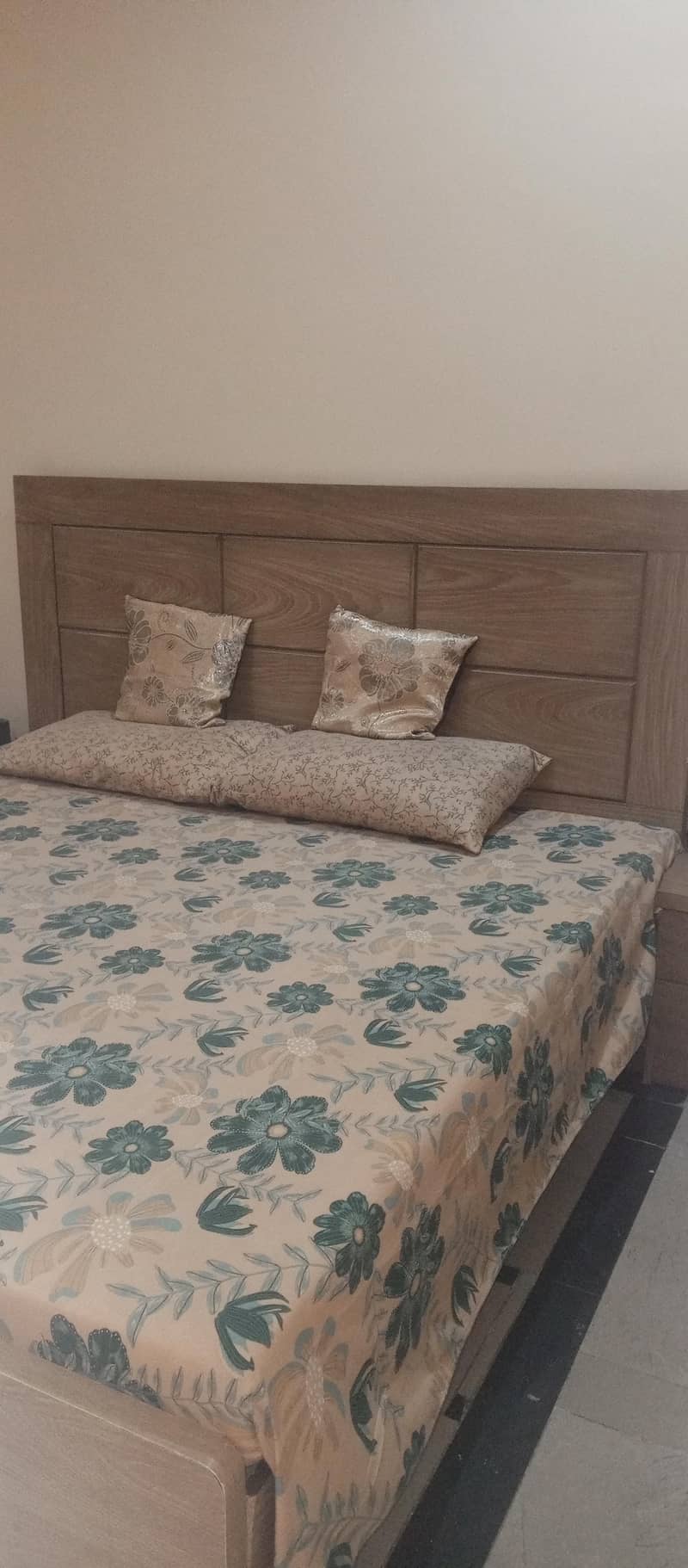 4 piece  bed set 1
