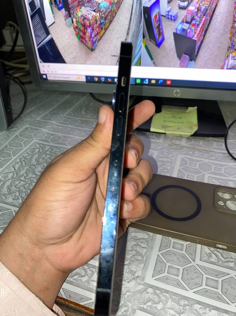 Apple iPhone 12 Pro Max 4