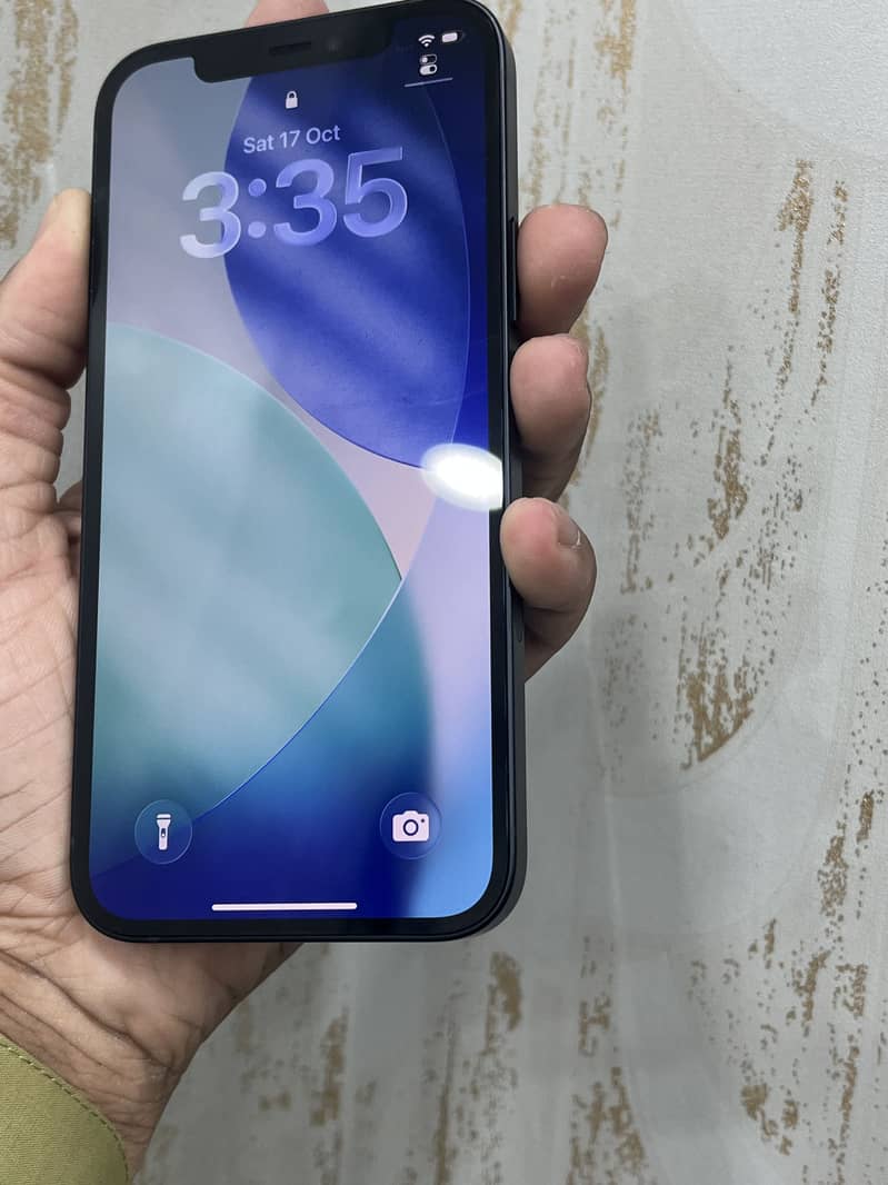 Apple iPhone 12 4