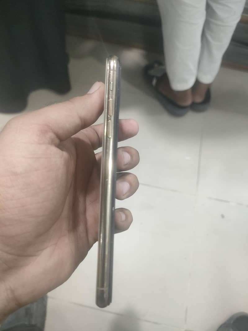 Apple iPhone 11 Pro Max 2