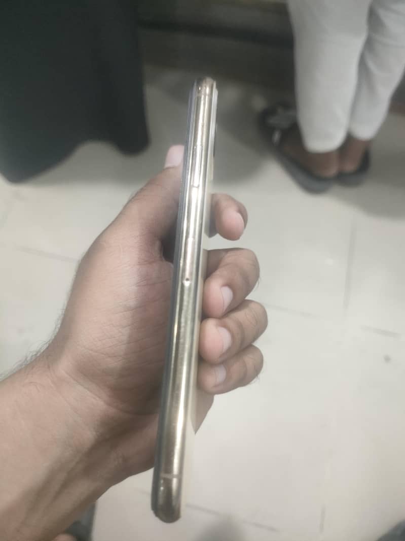 Apple iPhone 11 Pro Max 3