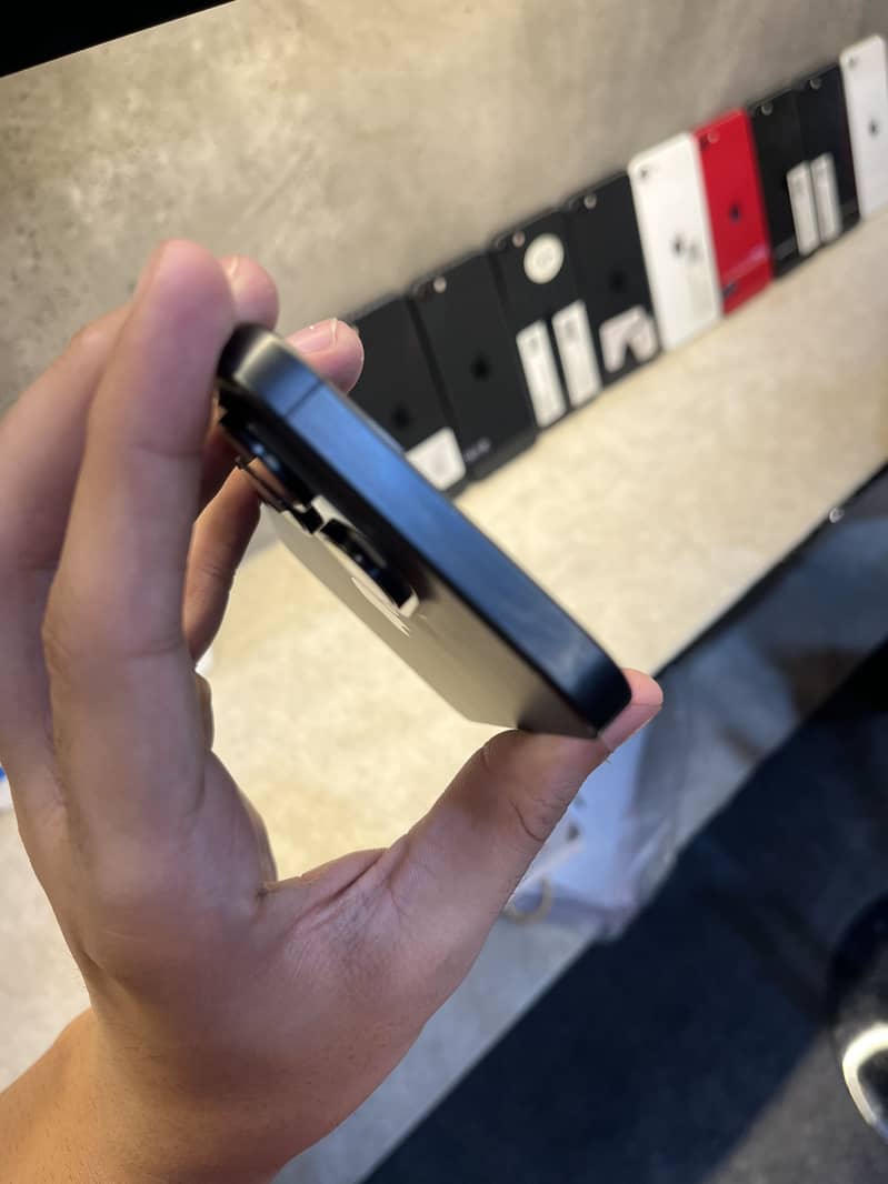 Apple iPhone 15 Pro 4