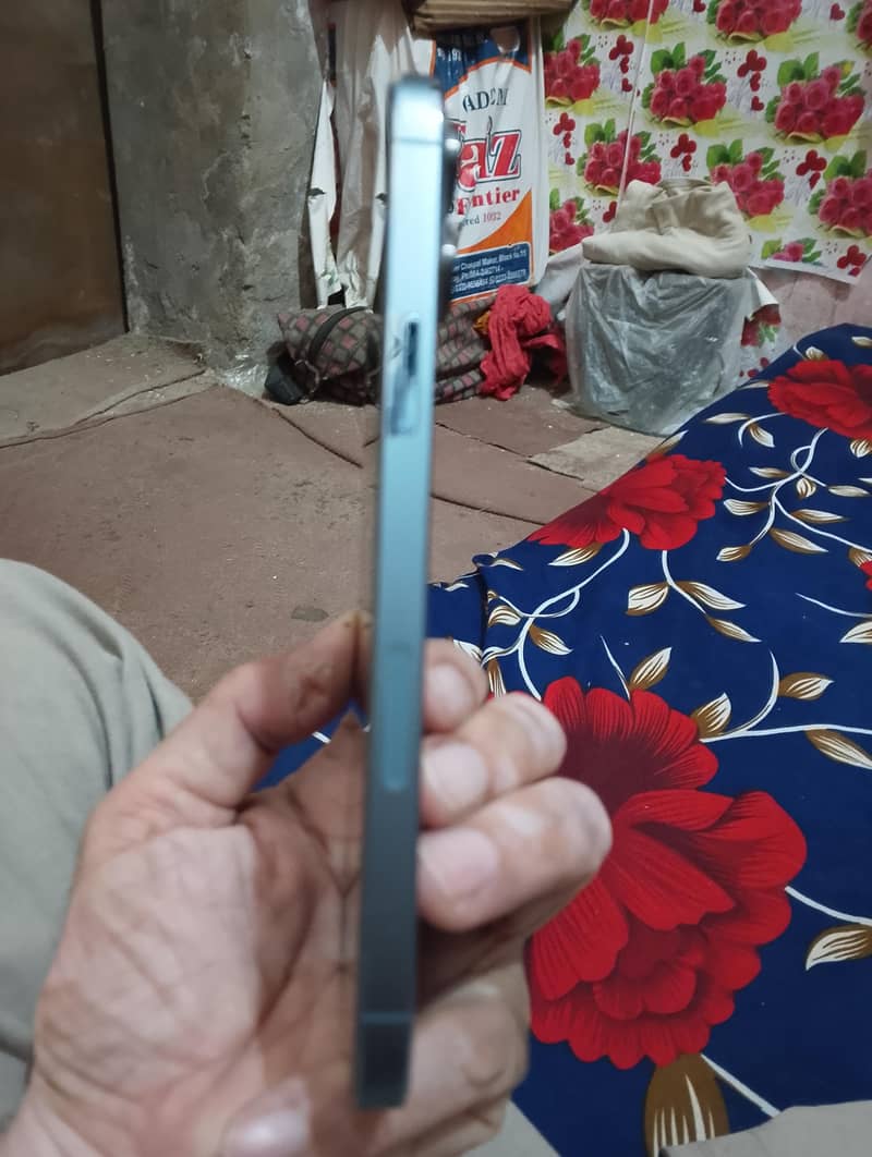 Apple iPhone 13 Pro Max 2