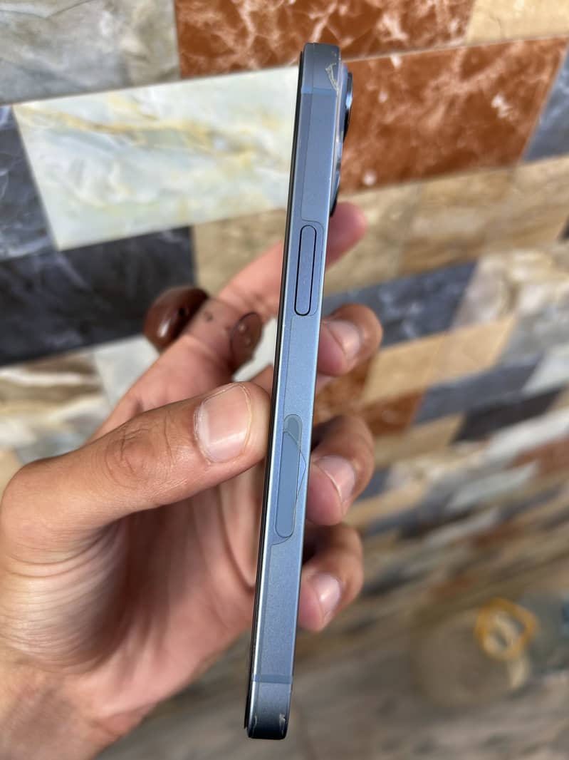Apple iPhone 14 3