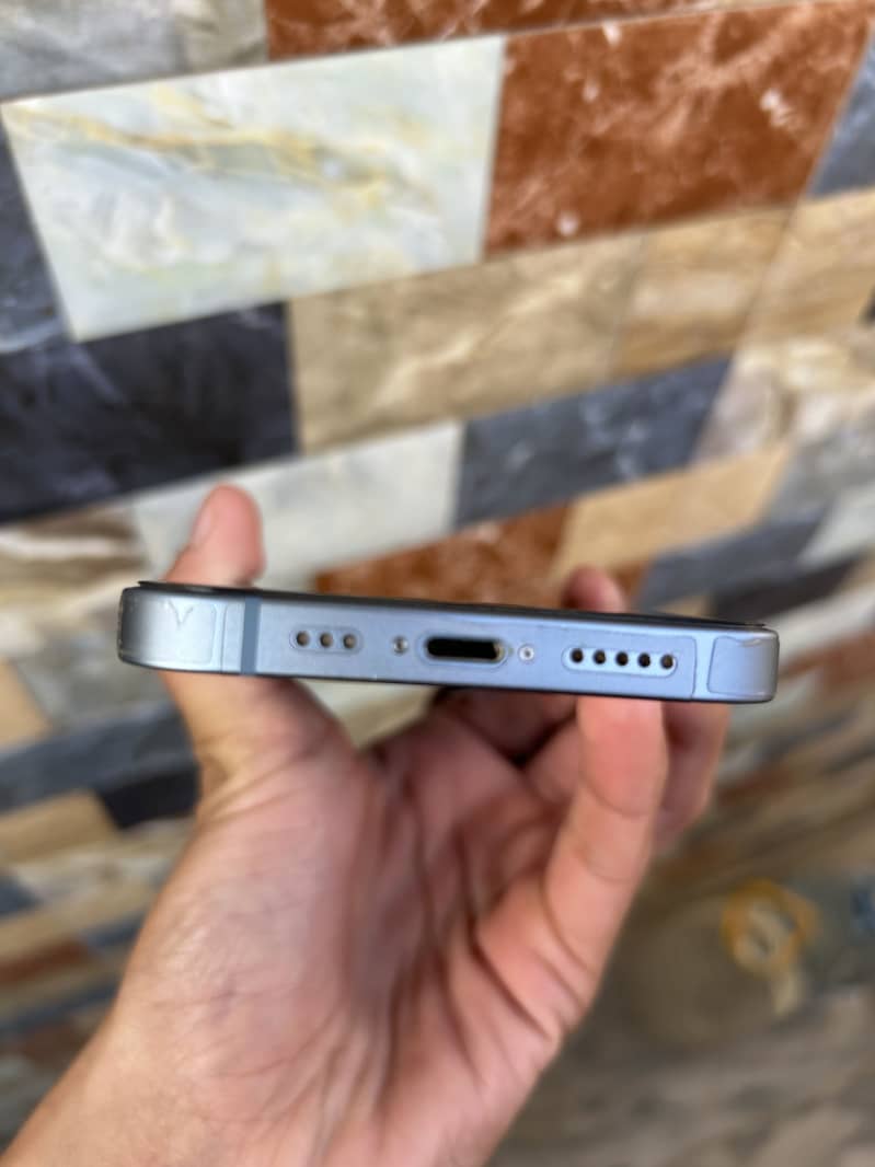 Apple iPhone 14 4