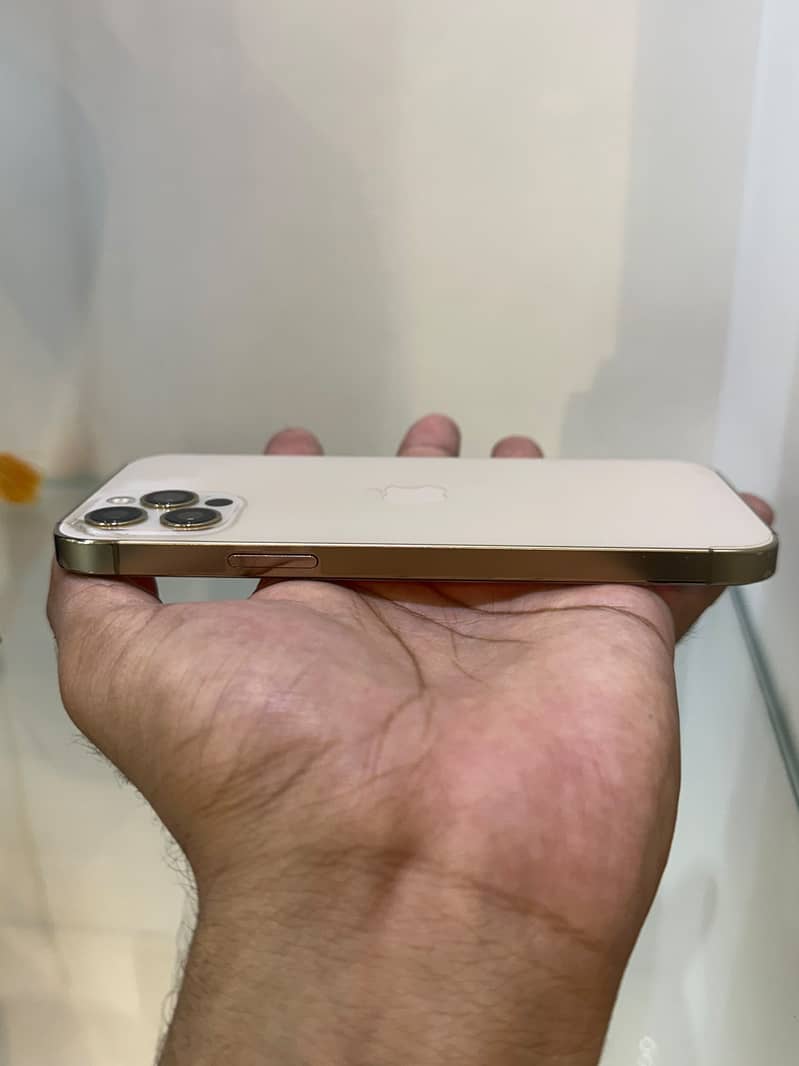 Apple iPhone 12 Pro 3