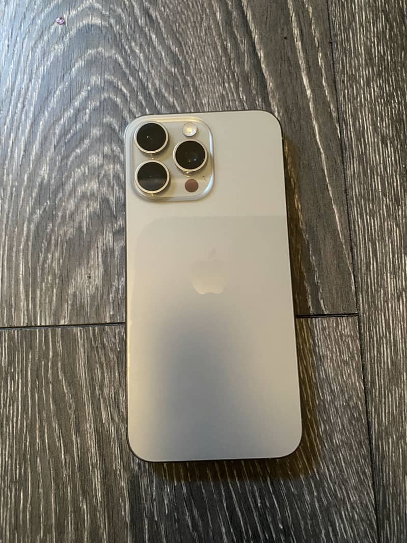 Apple iPhone 15 Pro Max 1