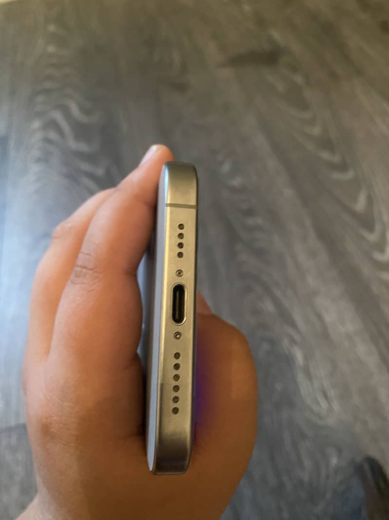 Apple iPhone 15 Pro Max 2