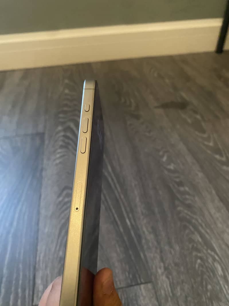 Apple iPhone 15 Pro Max 4