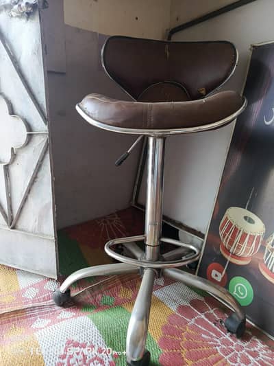 hydraulic rolling technician stool