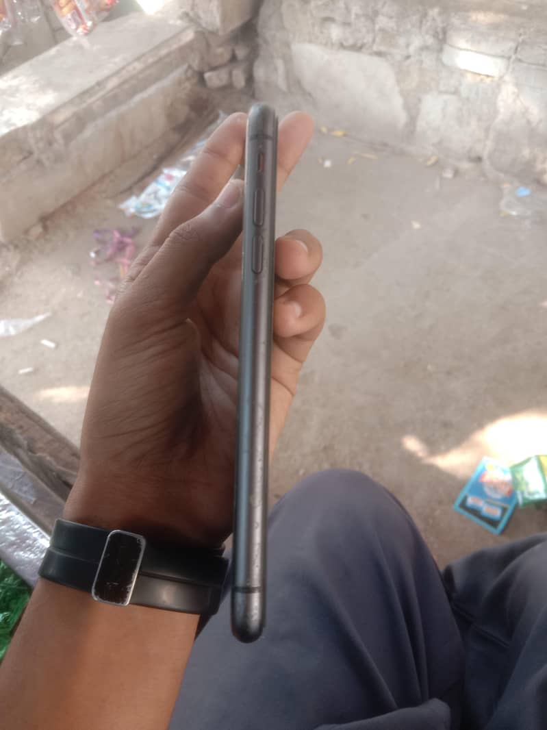 Apple iPhone 11 3