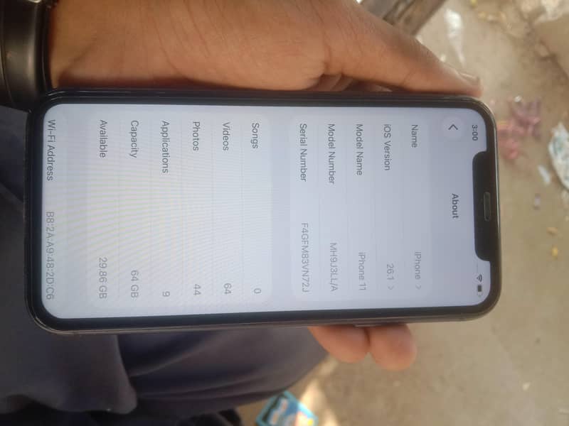 Apple iPhone 11 4