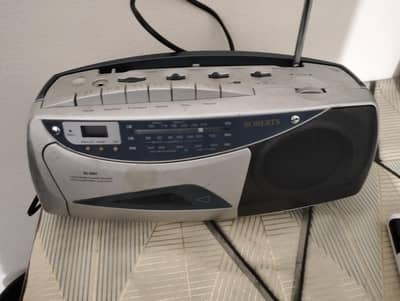 Roberts england tape recorder radio FM mw lw with cassette player