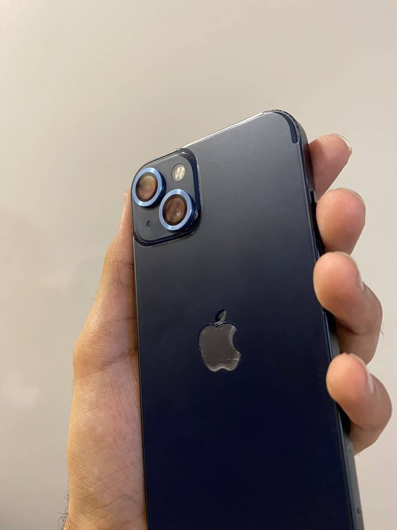 Apple iPhone 13 2