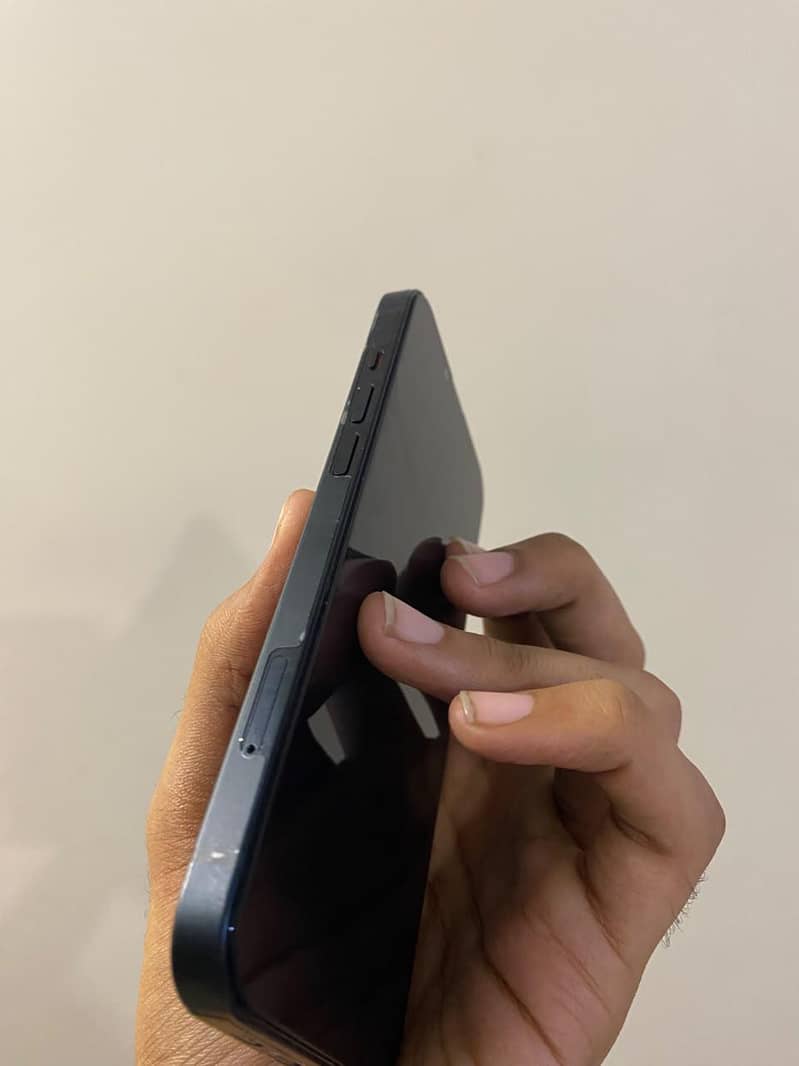 Apple iPhone 13 4