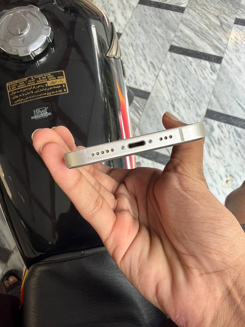 Apple iPhone 12 1