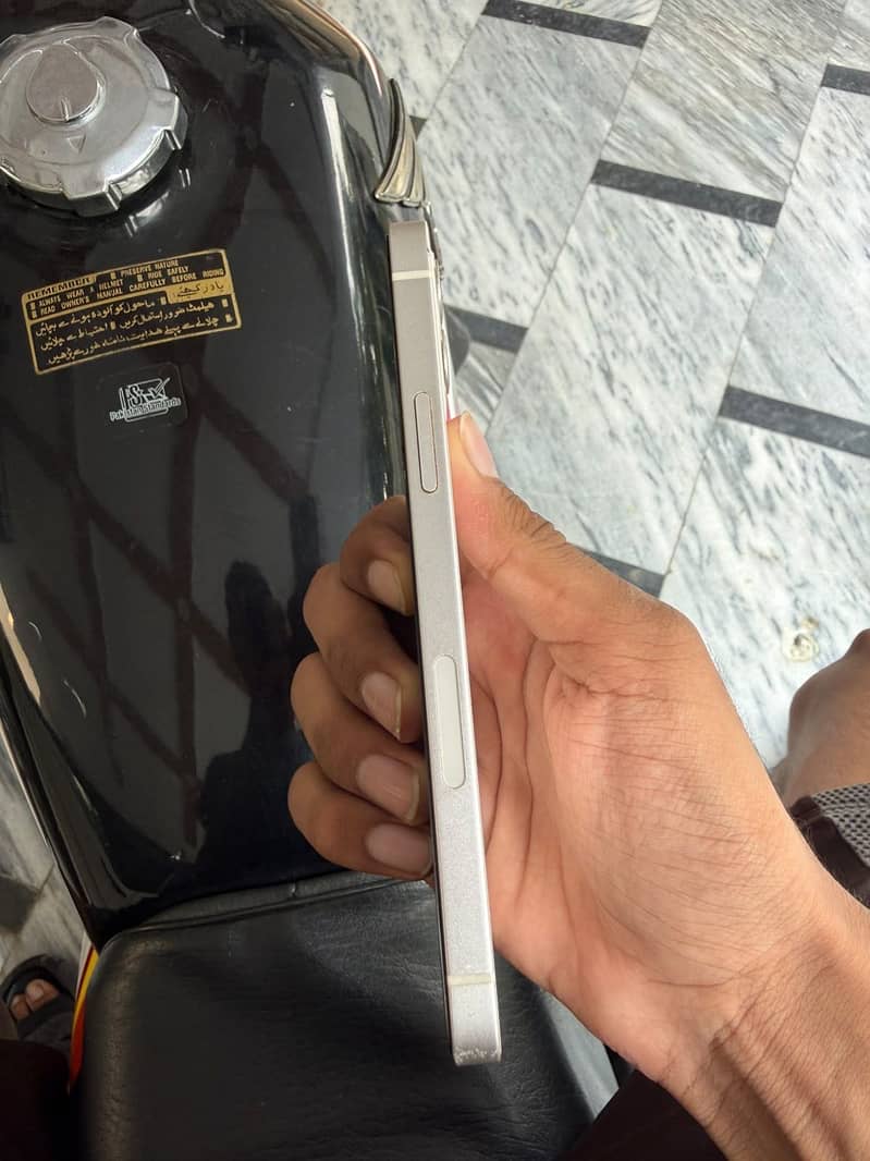 Apple iPhone 12 2
