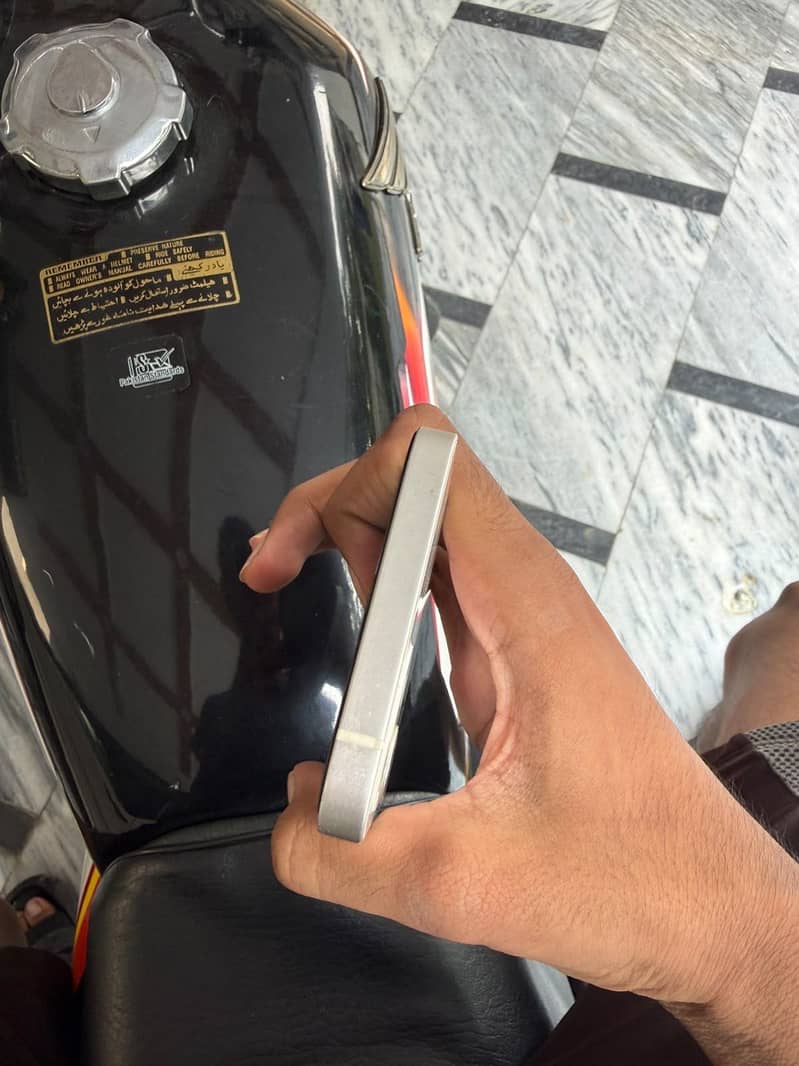 Apple iPhone 12 4