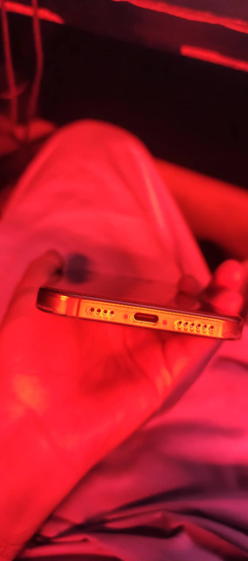 Apple iPhone 16 Pro Max 4