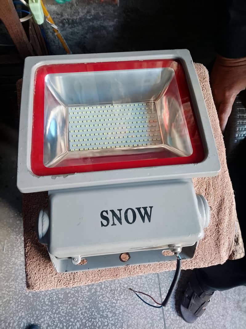 snow flood light 0