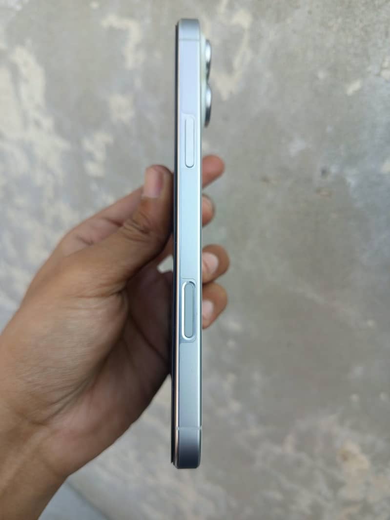 Apple iPhone 16 Pro Max 1