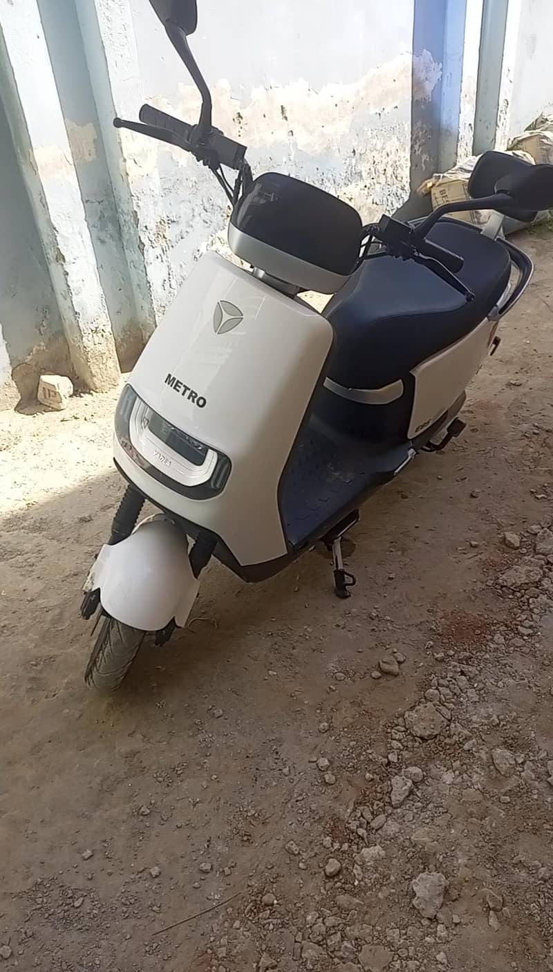 Metro E8S Range maker Electric Scooty 1