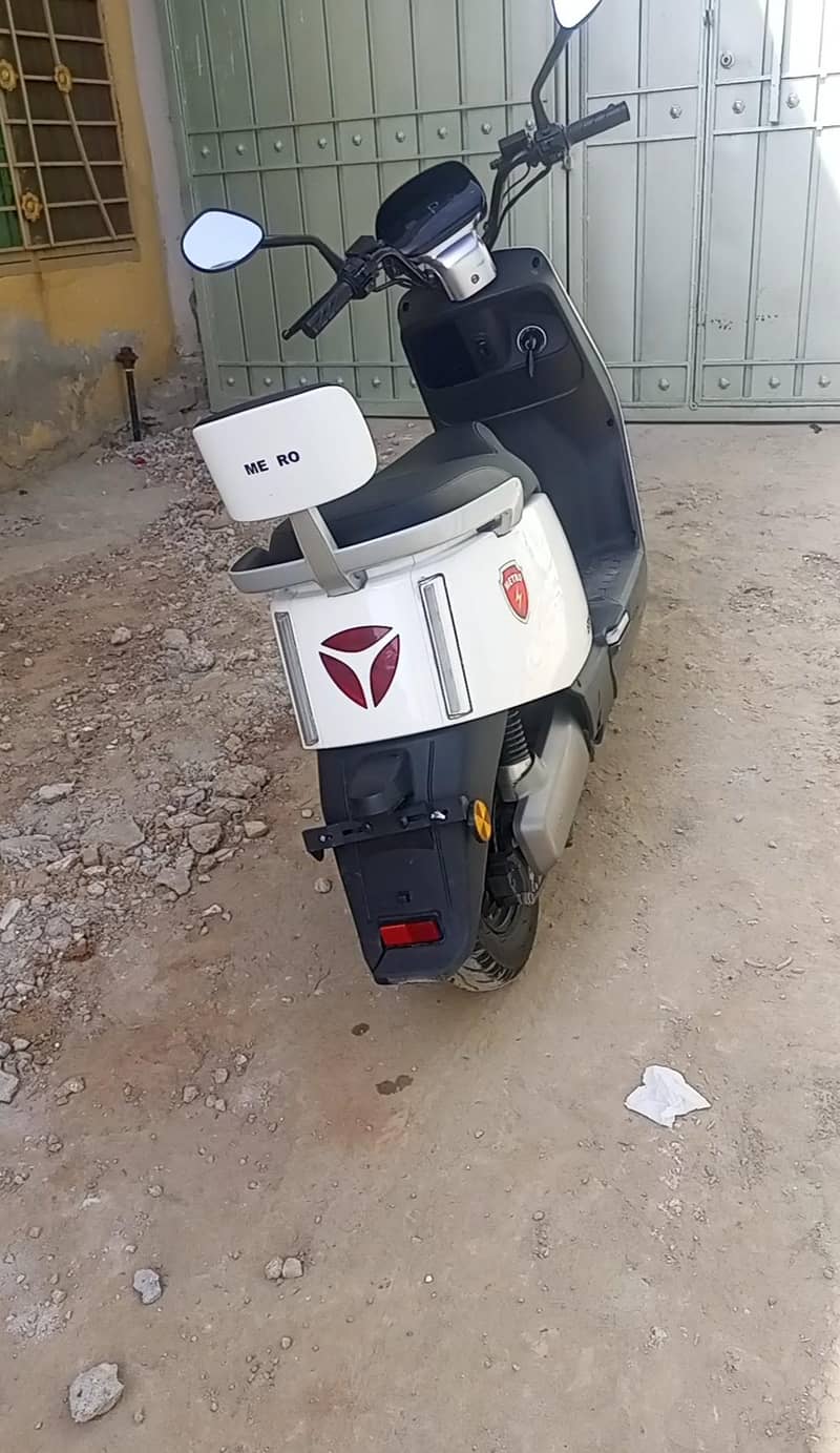 Metro E8S Range maker Electric Scooty 2