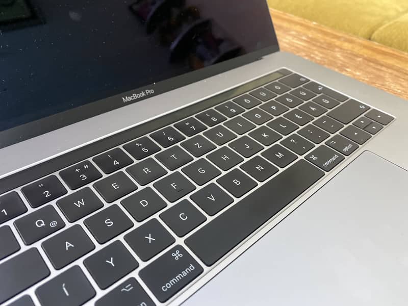Macbook pro 2017 15" 1