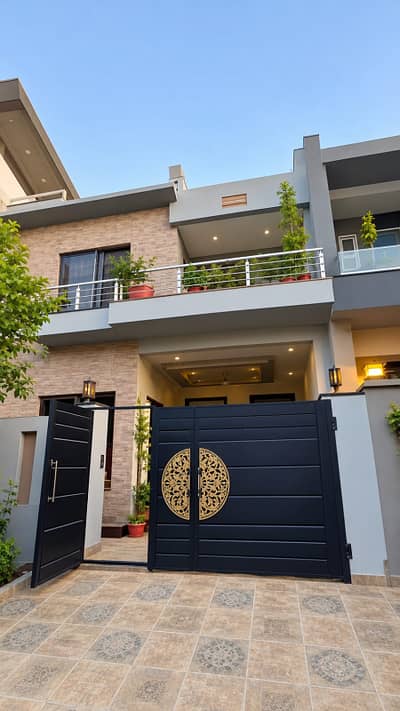5 Marla Beautiful House for Sale in canal Garden Lahore