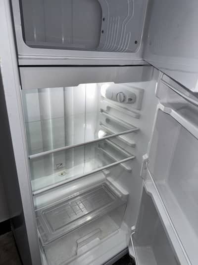 9106 Single Door White Single Door Refrigerator