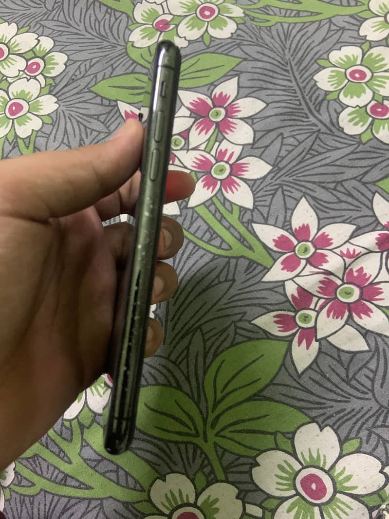 Apple iPhone X 3