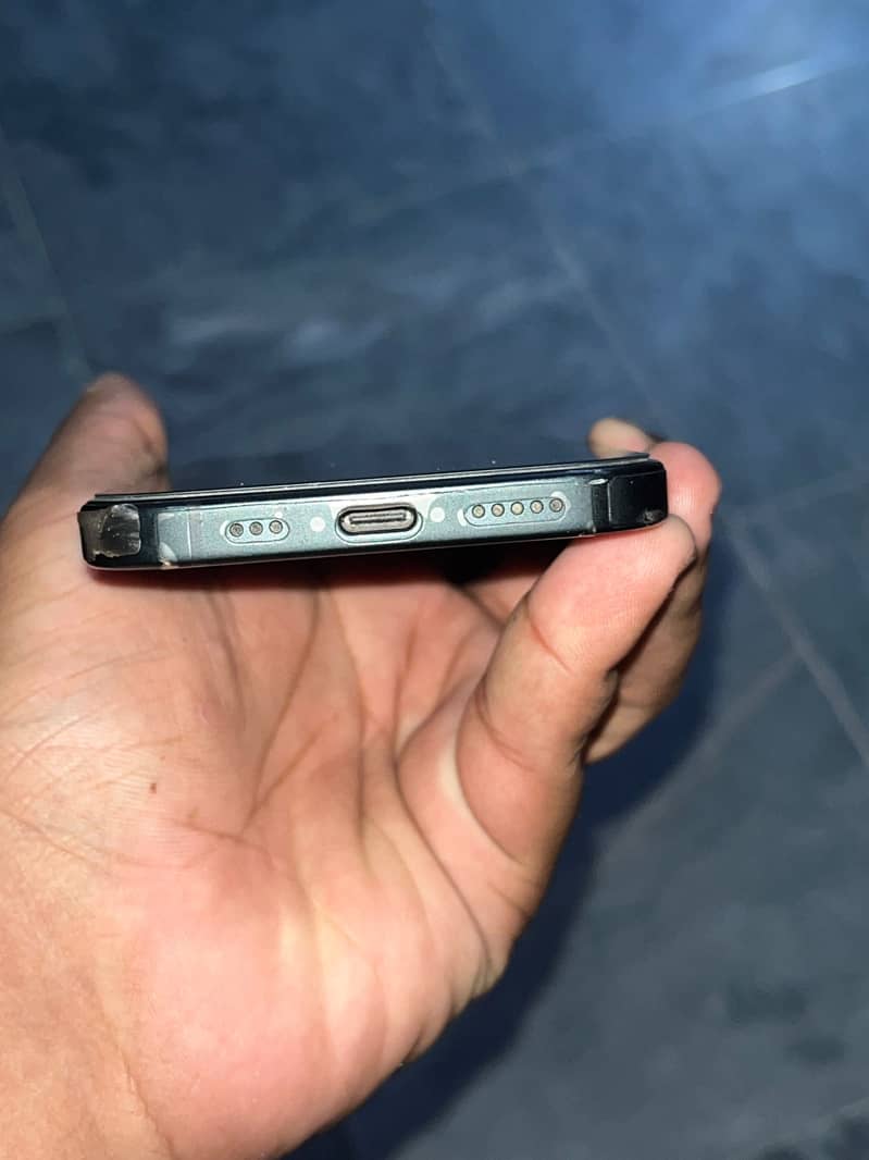 Apple iPhone 15 4