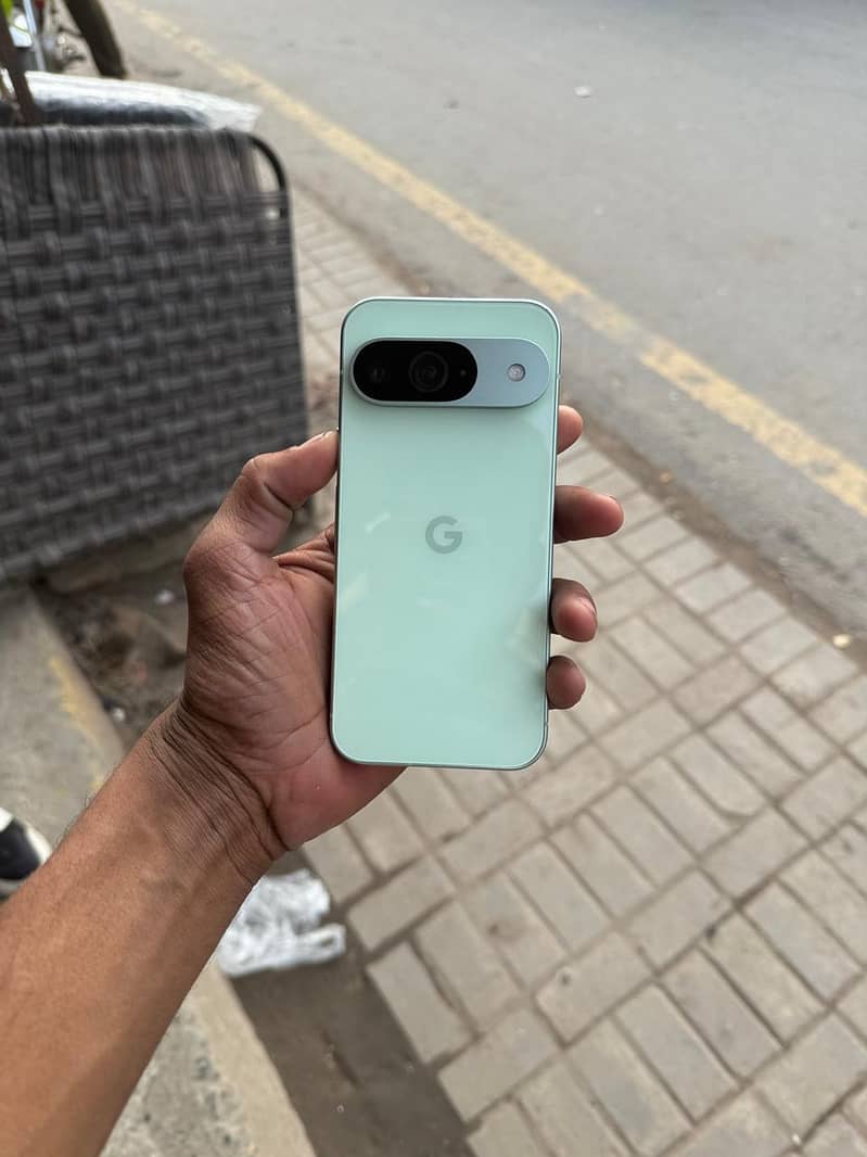 Google Pixel 9 5