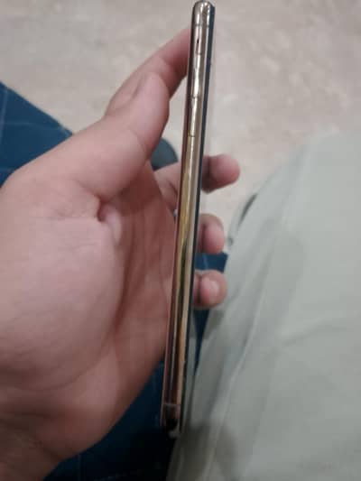 Apple iPhone XS Max 16gb ram 256 memory