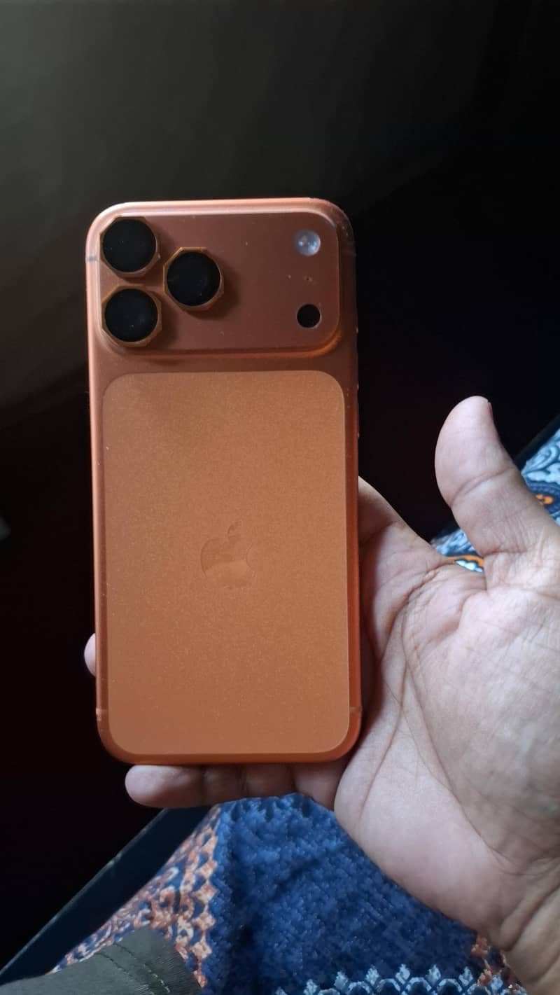 Apple iPhone 17 Pro Max 4